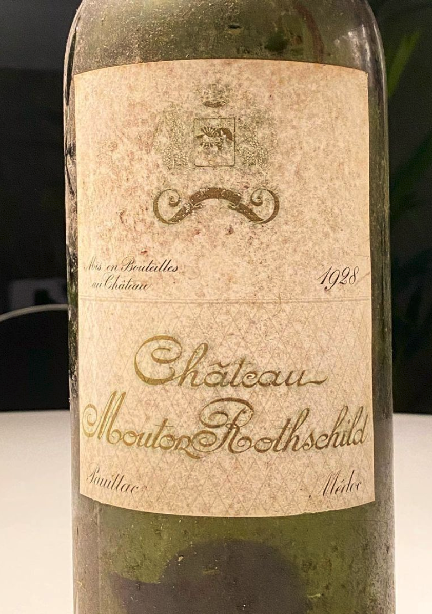 Cocteau, Hockney, Warhol : l'art de l'étiquette selon Château Mouton Rothschild